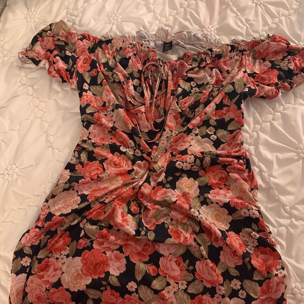 SHEIN Curve Ruffled Top in Soft Gray